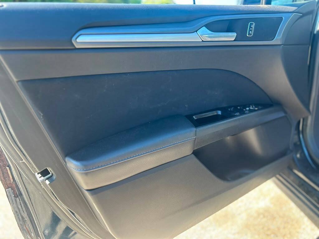 Used 2014 Ford Fusion SE FWD image 10