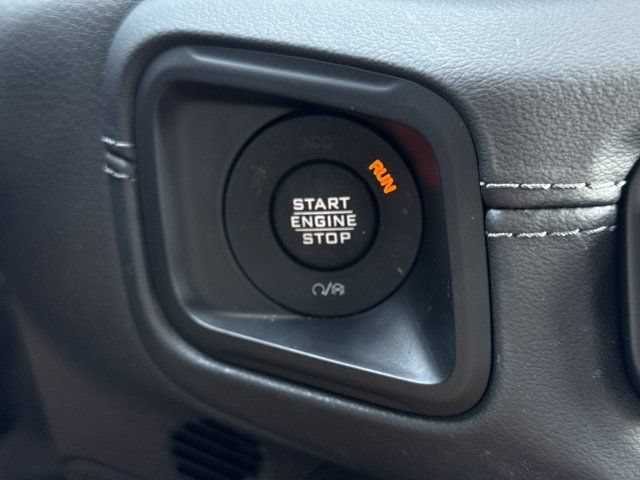 Used 2024 Jeep Wrangler Unlimited Sahara w/ Technology Group AWD/4WD image 23