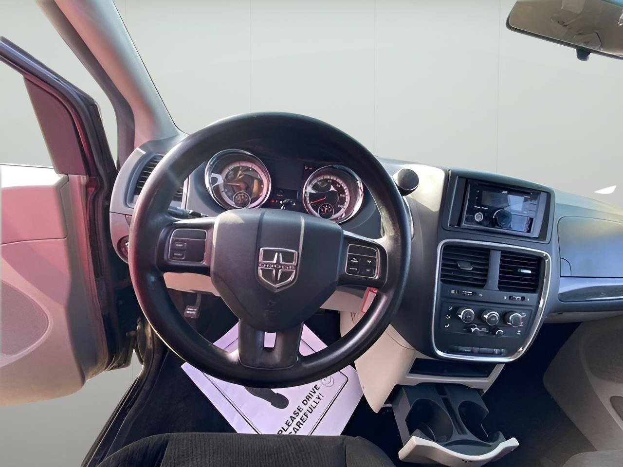 Used 2016 Dodge Grand Caravan SXT FWD image 38