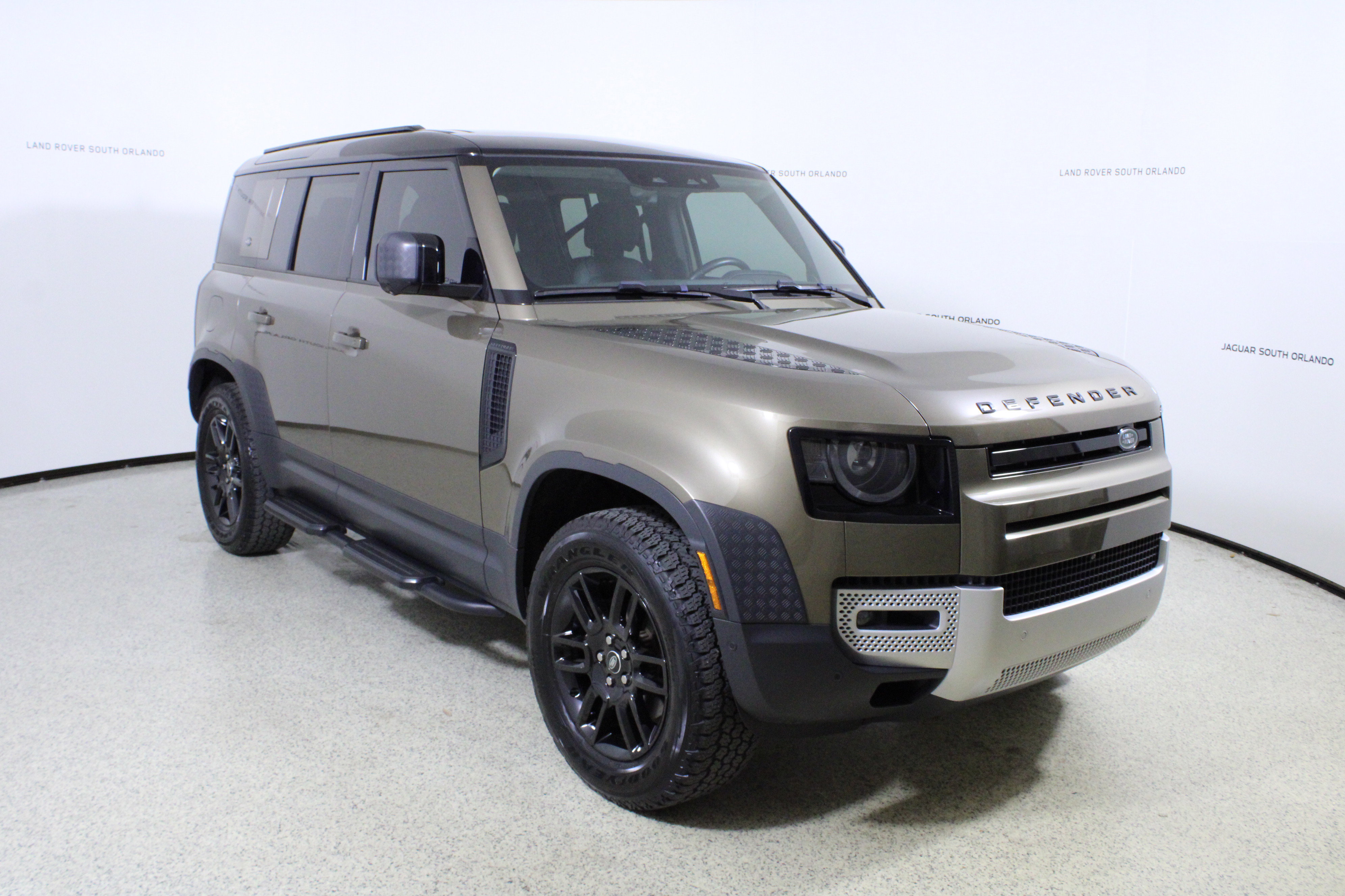 Used 2024 Land Rover Defender 110 S image 3