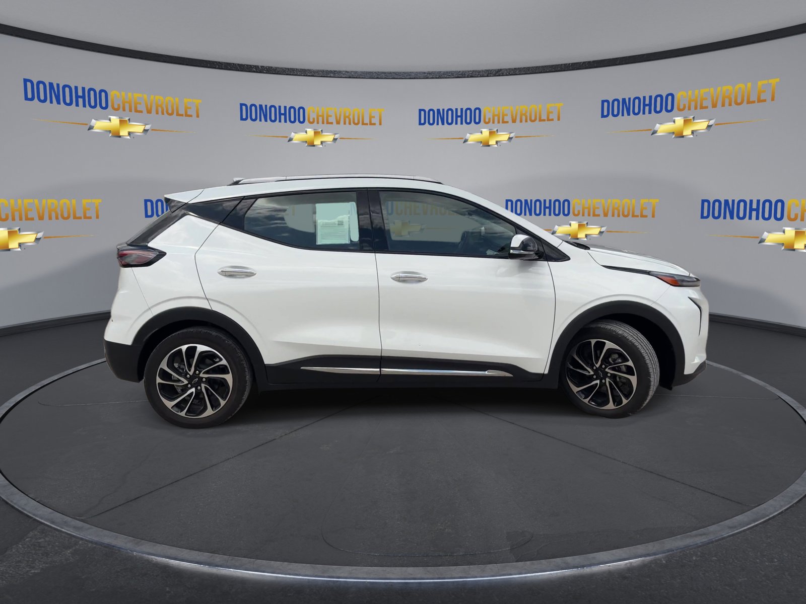 Used 2022 Chevrolet Bolt EUV Premier FWD image 12