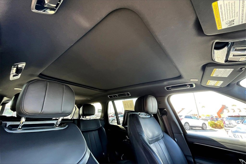 Used 2023 Land Rover Range Rover Long Wheelbase SE image 27