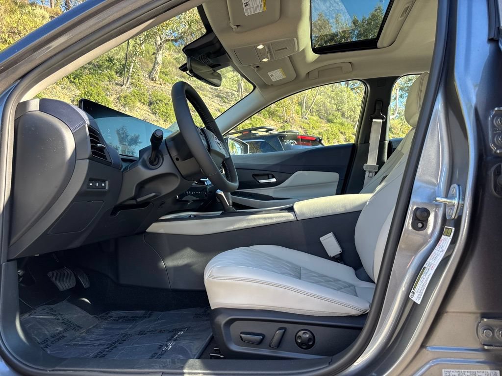 New 2026 Nissan Sentra SL w/ Floor Mat Package FWD image 11