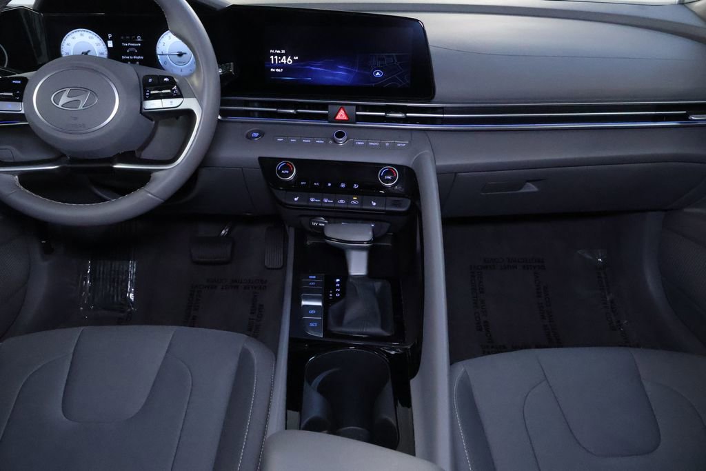 Used 2025 Hyundai Elantra SEL image 16