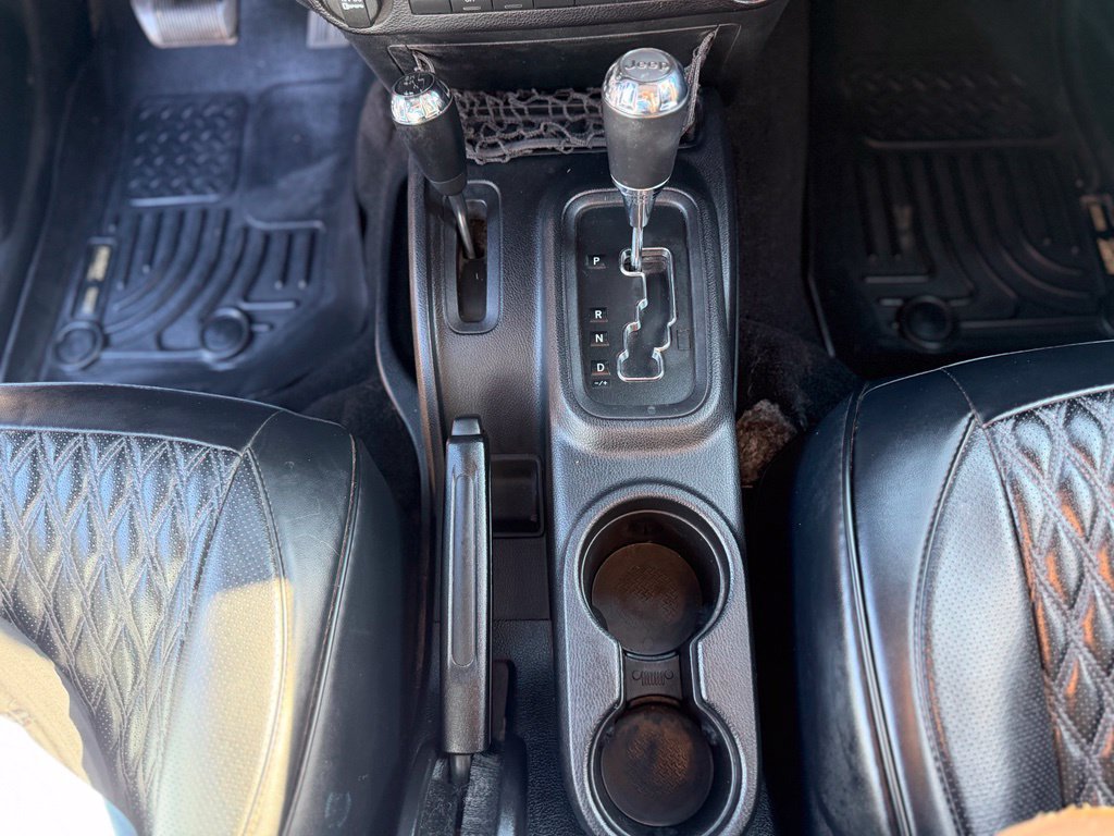Used 2015 Jeep Wrangler Rubicon w/ Connectivity Group AWD/4WD image 28