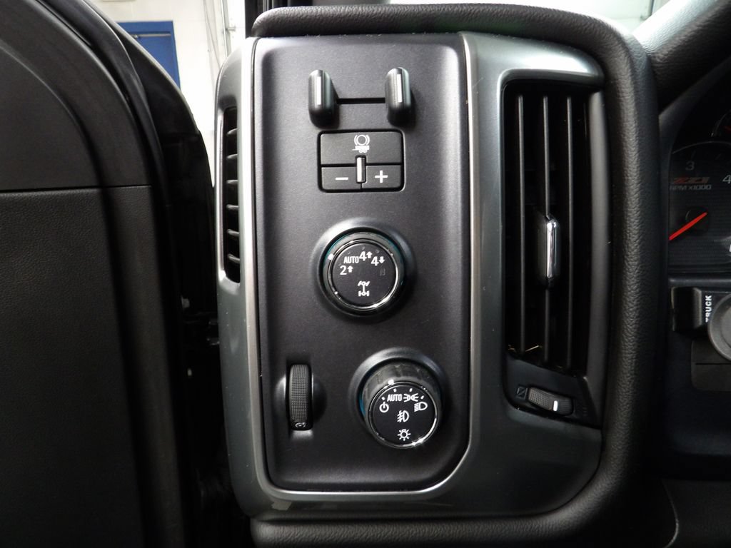 Used 2018 Chevrolet Silverado 1500 LT w/ All Star Edition AWD/4WD image 42