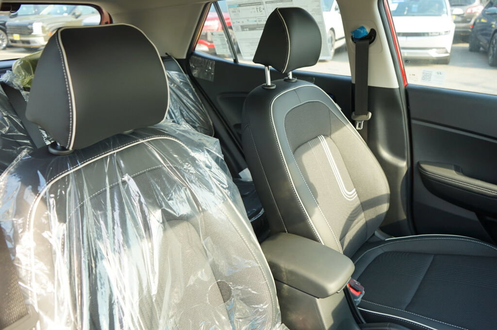 New 2025 Hyundai Venue Limited FWD image 27