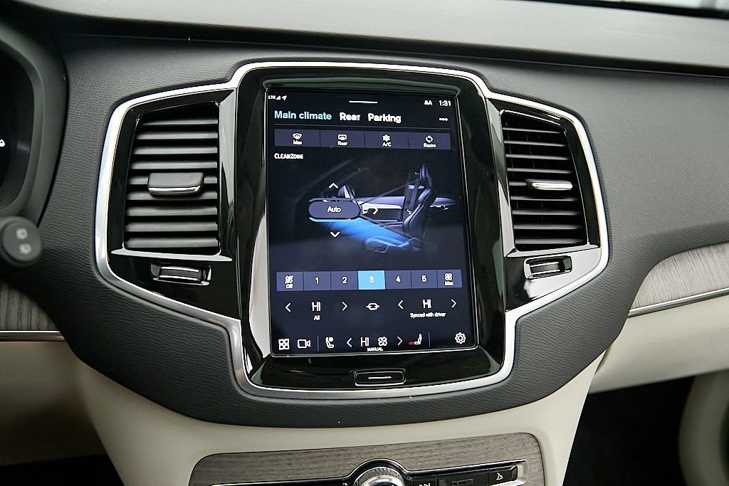 Used 2023 Volvo XC90 T8 Plus w/ Protection Package Premier AWD/4WD image 32