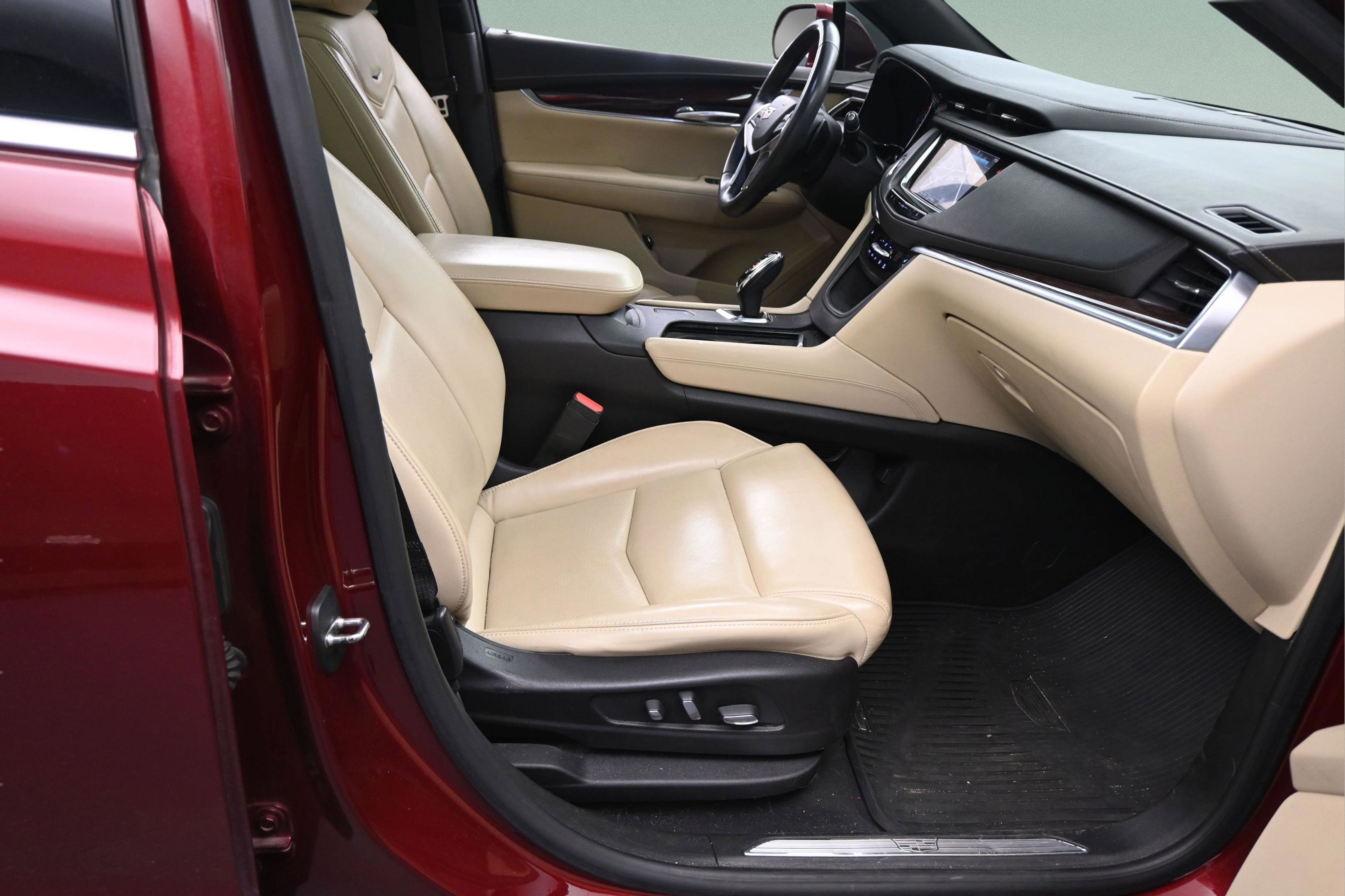 Used 2018 Cadillac XT5 Luxury w/ Driver Awareness Package FWD image 42
