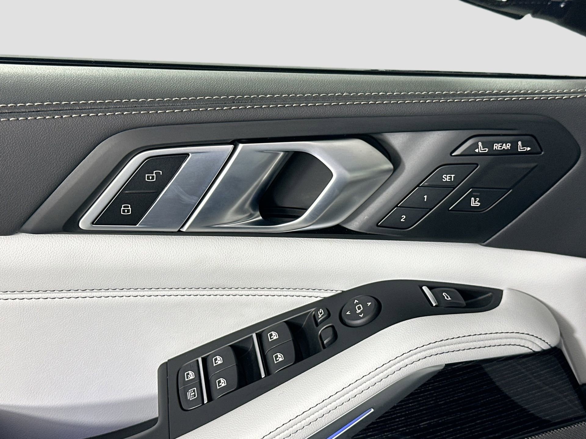 New 2026 BMW X7 xDrive40i w/ M Sport Package image 17