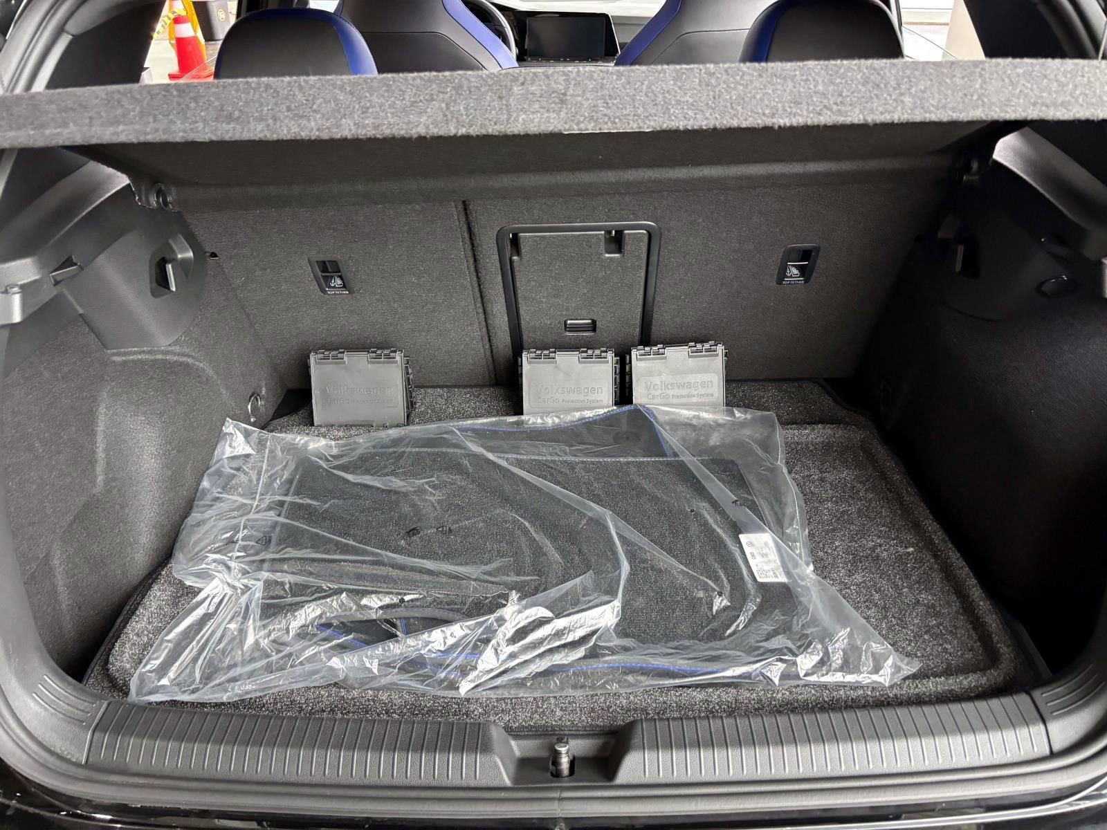 Used 2024 Volkswagen Golf R image 9