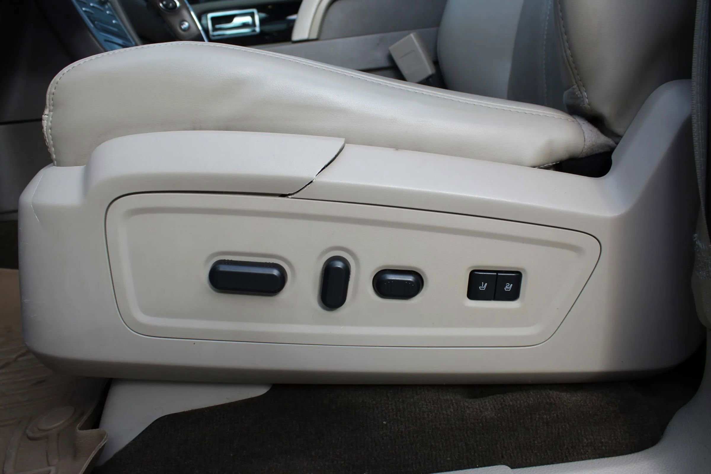 Used 2017 Lincoln Navigator L Select RWD image 13