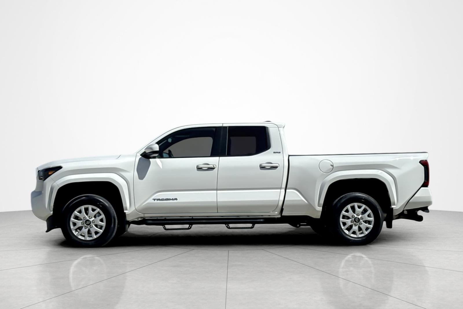 Certified 2024 Toyota Tacoma SR5 image 2