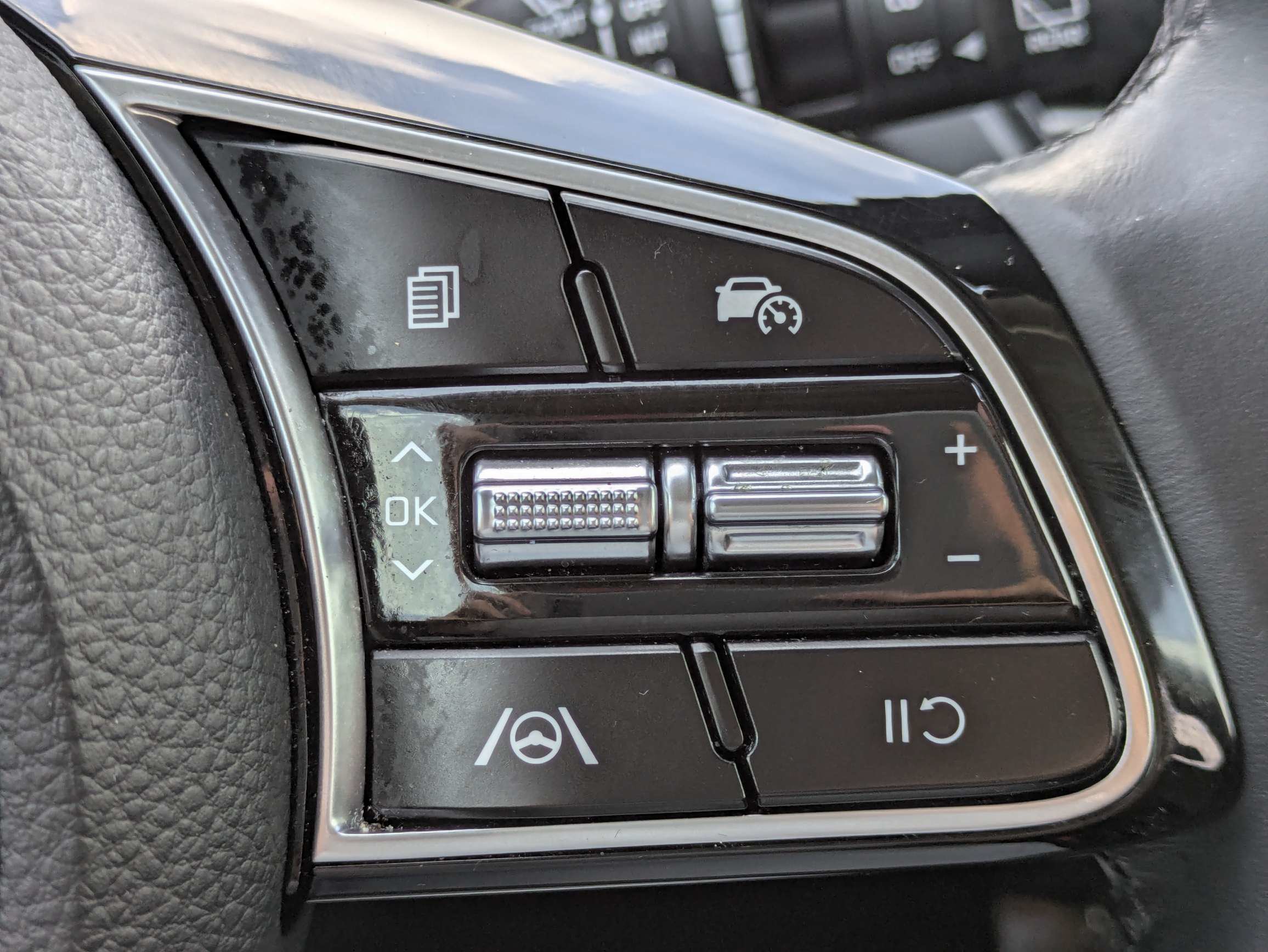 Certified 2024 Kia Seltos EX FWD image 32