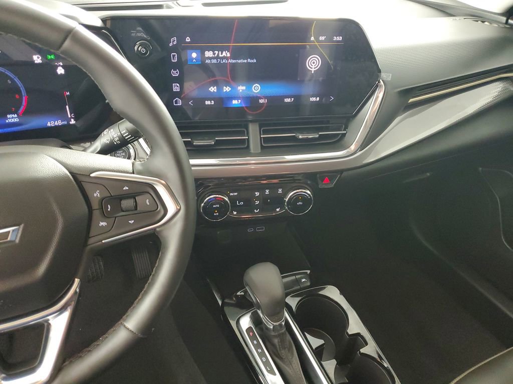 Used 2026 Chevrolet Trax ACTIV image 16