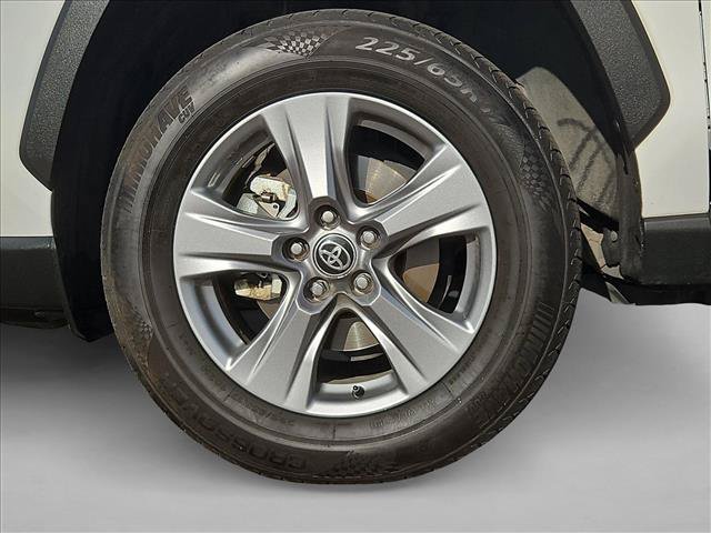 Used 2025 Toyota RAV4 XLE AWD/4WD image 29