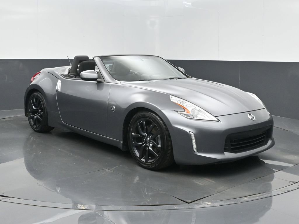 Used 2016 Nissan 370Z Roadster image 1