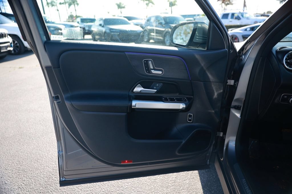 Used 2023 Mercedes-Benz EQB 300 4MATIC w/ Exclusive Package image 16