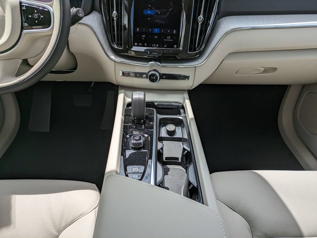 New 2025 Volvo XC60 T8 Plus w/ Protection Package Premier AWD/4WD image 18