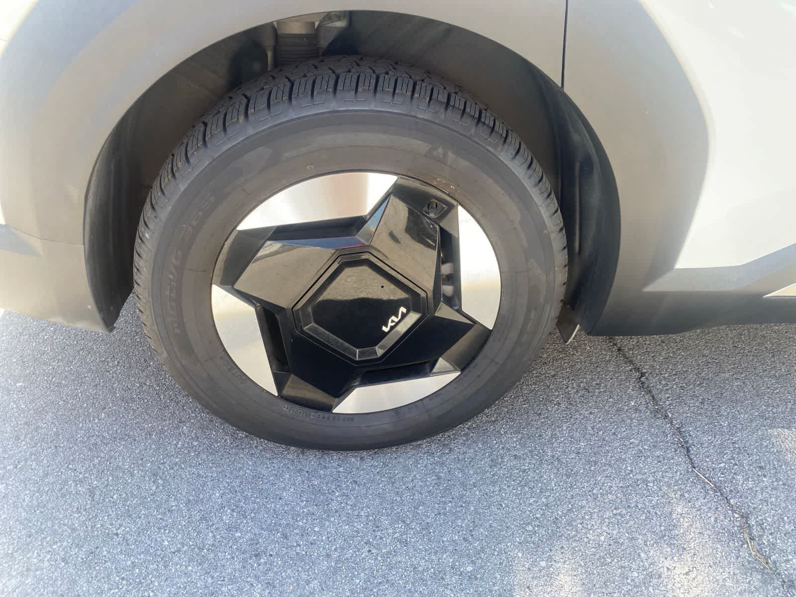 Used 2024 Kia EV9 Light Long Range RWD image 5