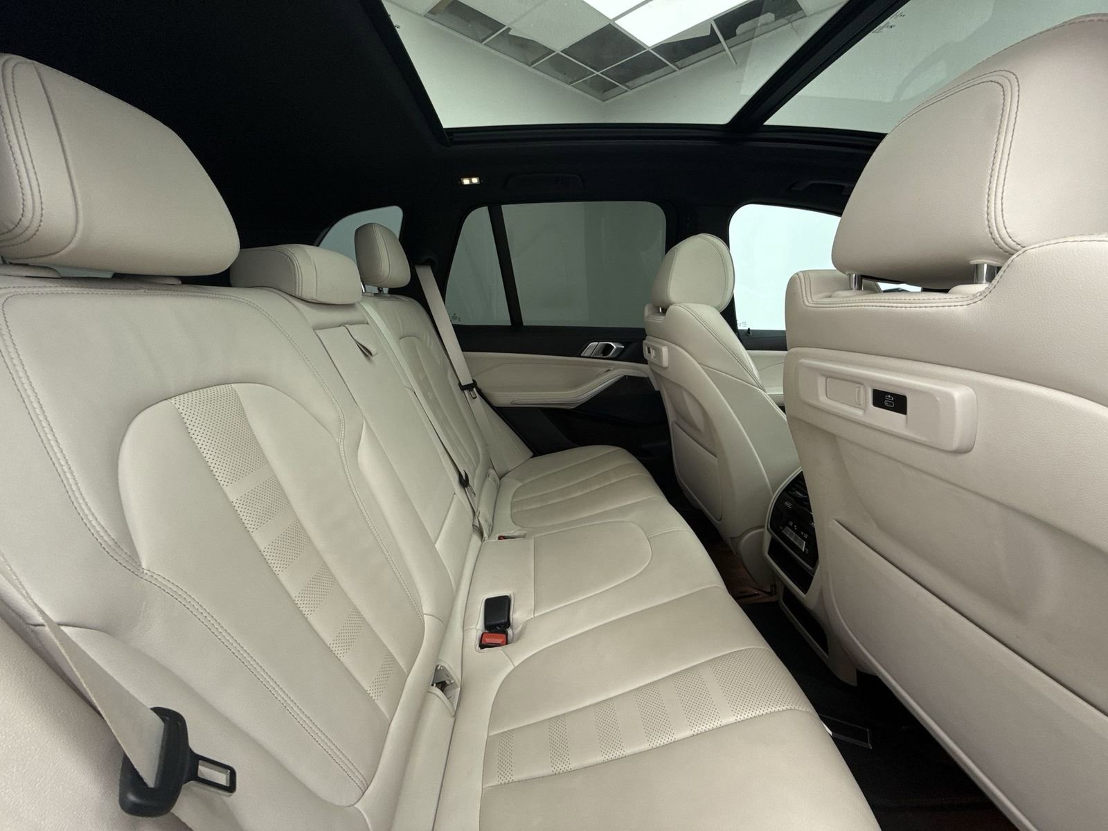 Used 2021 BMW X5 xDrive40i w/ M Sport Package image 34