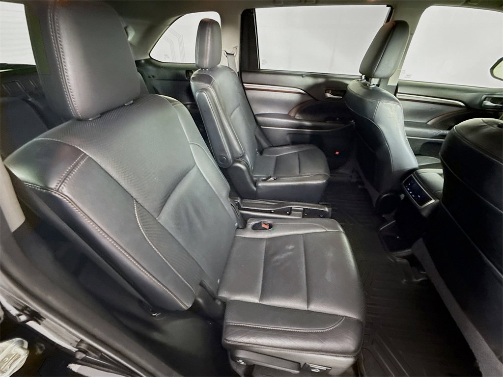 Used 2015 Toyota Highlander Limited image 27