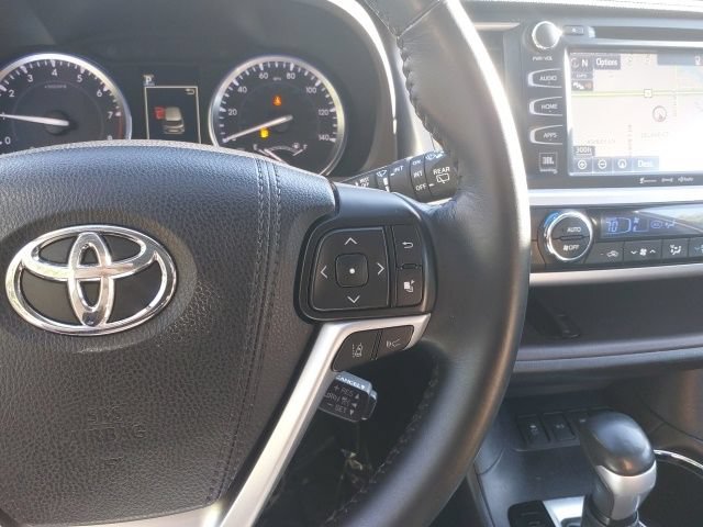 Used 2017 Toyota Highlander Limited AWD/4WD image 27