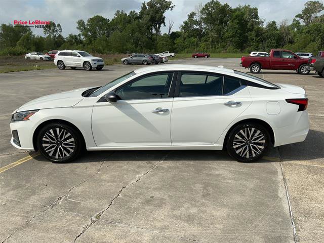 Used 2025 Nissan Altima 2.5 SV FWD image 11