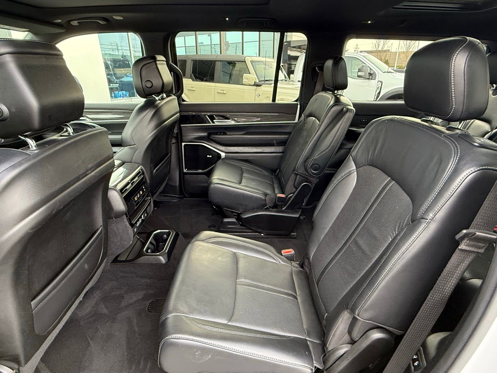 Used 2022 Jeep Wagoneer Series III w/ Premium Group I image 14