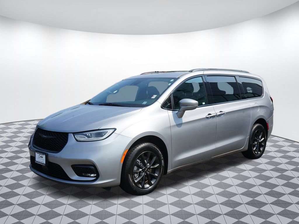 Used 2021 Chrysler Pacifica Limited w/ S Appearance Package AWD/4WD image 3