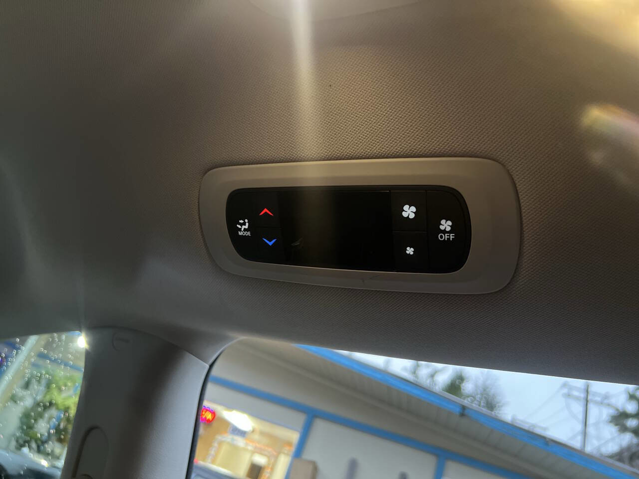 Used 2017 Chrysler Pacifica Touring image 32