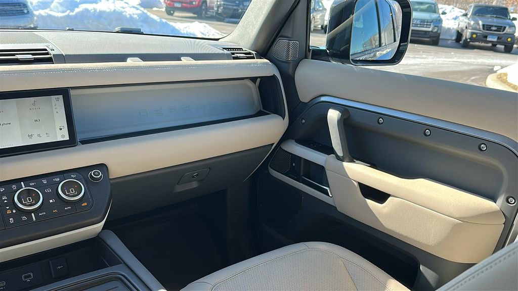 Used 2021 Land Rover Defender 110 SE image 23
