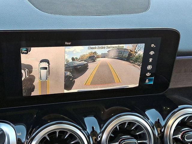 Used 2022 Mercedes-Benz GLB 250 4MATIC image 4