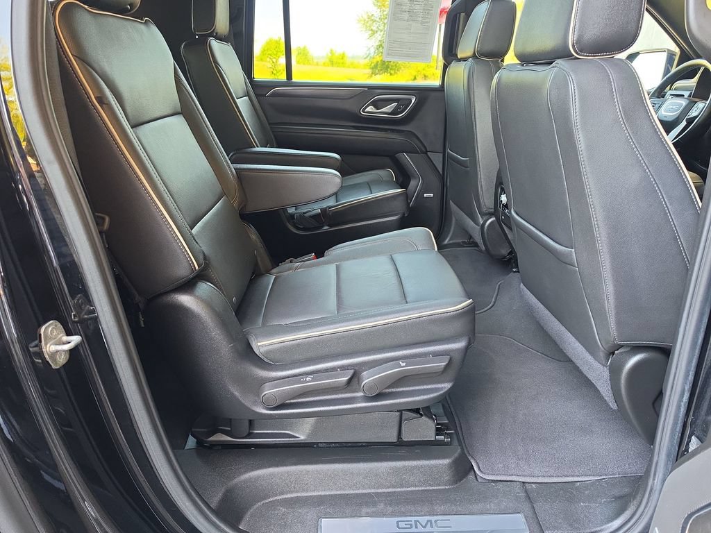 Certified 2024 GMC Yukon XL SLT w/ SLT Luxury Package AWD/4WD image 33