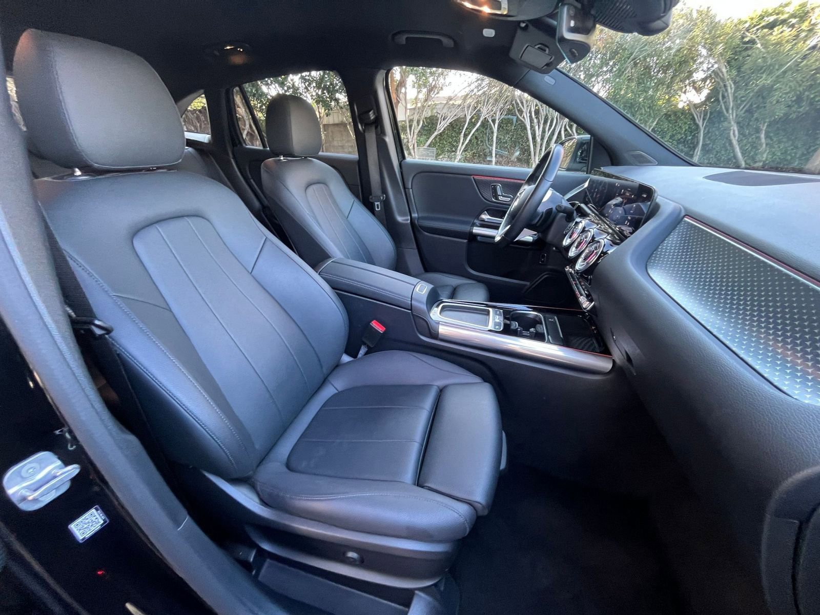 Used 2025 Mercedes-Benz GLA 250 4MATIC image 37