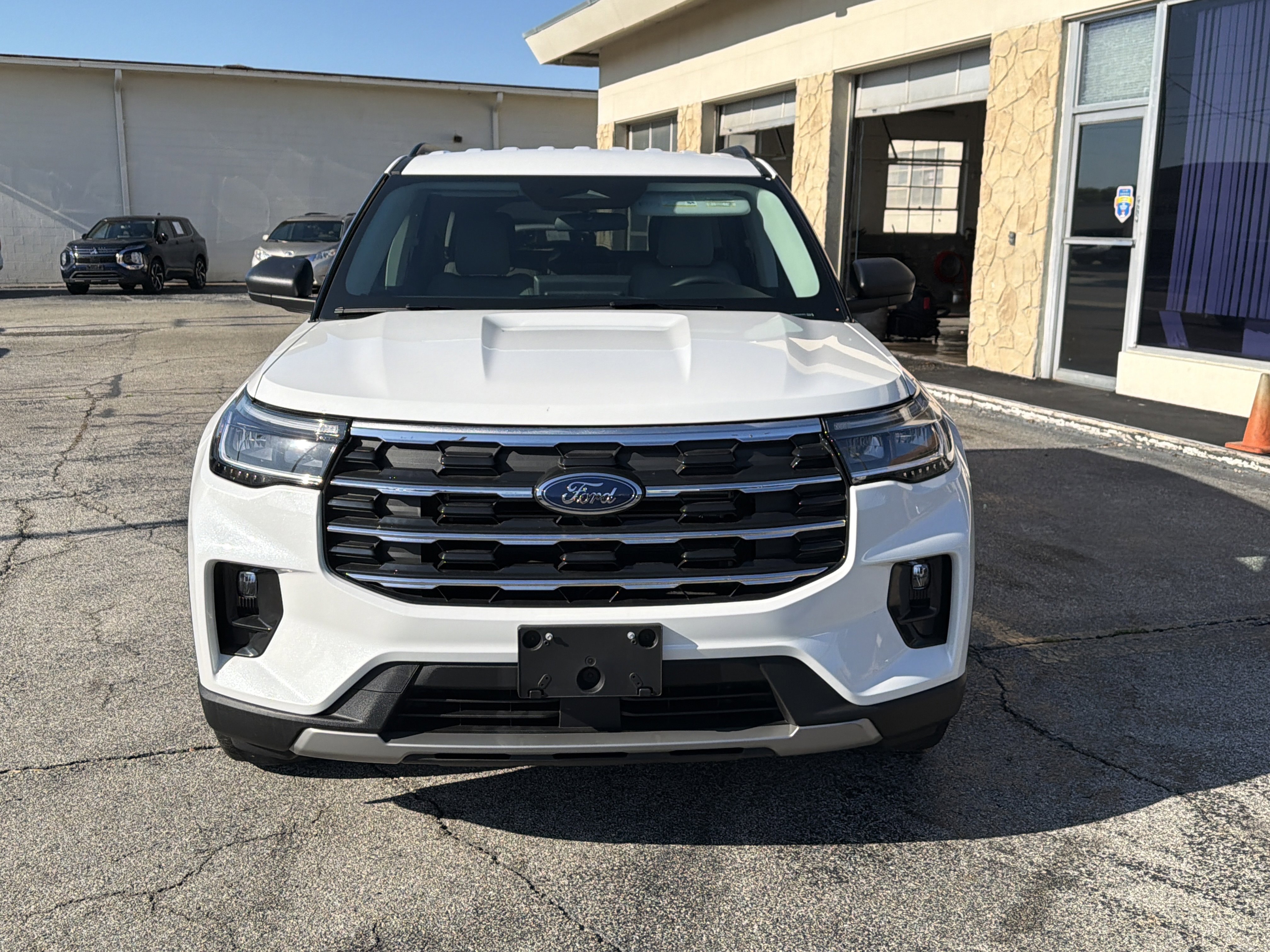 Used 2025 Ford Explorer Active w/ Active Comfort Package RWD image 9