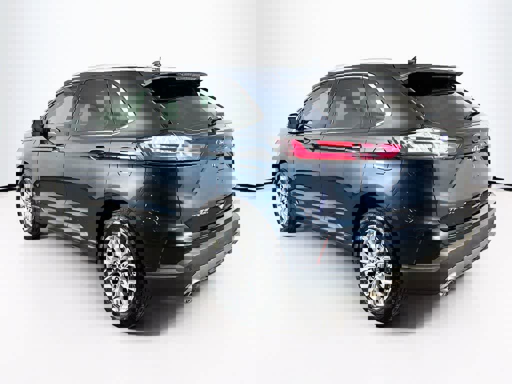 Certified 2024 Ford Edge Titanium image 4