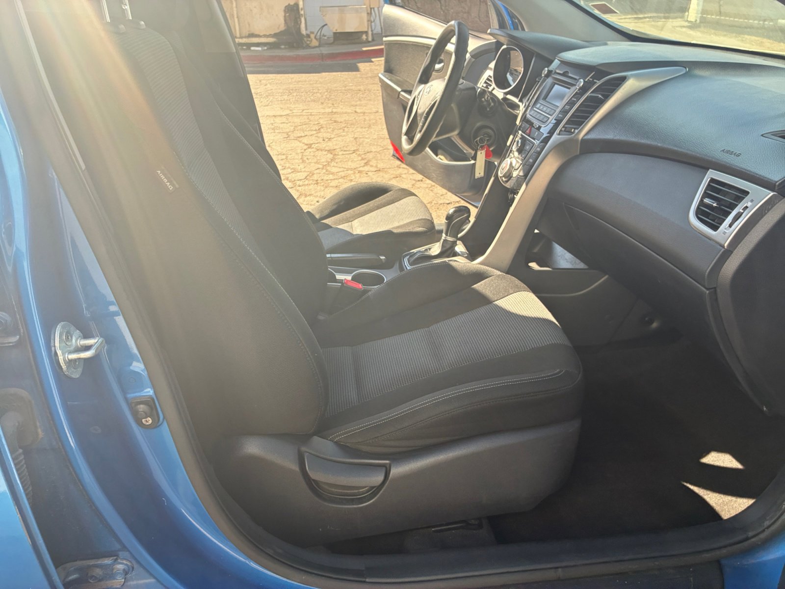 Used 2017 Hyundai Elantra GT image 26