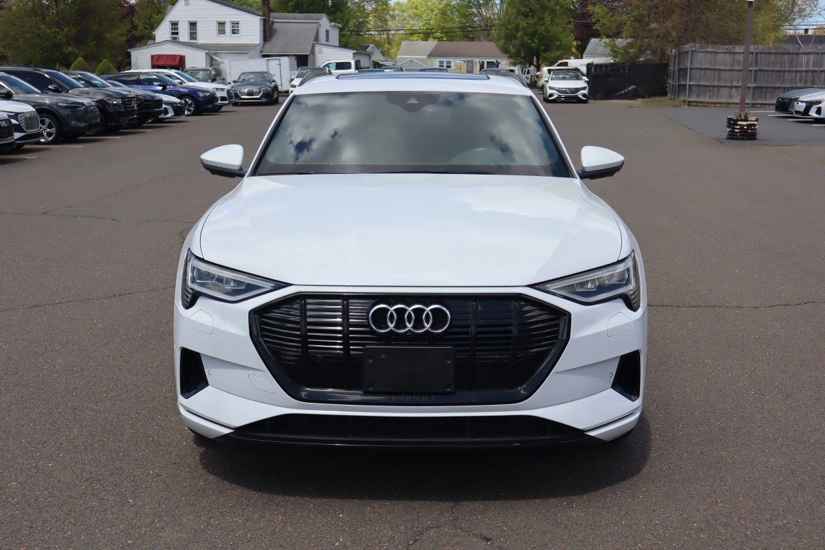 Used 2022 Audi e-tron Premium w/ Convenience Plus Package AWD/4WD image 2