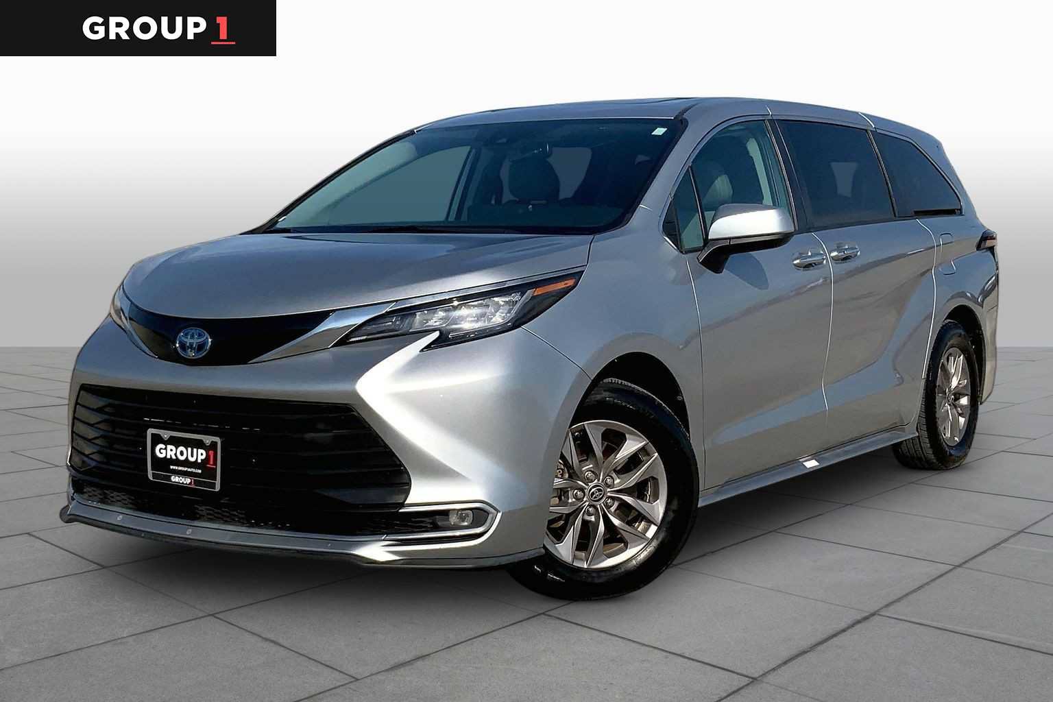 Used 2022 Toyota Sienna XLE FWD image 1