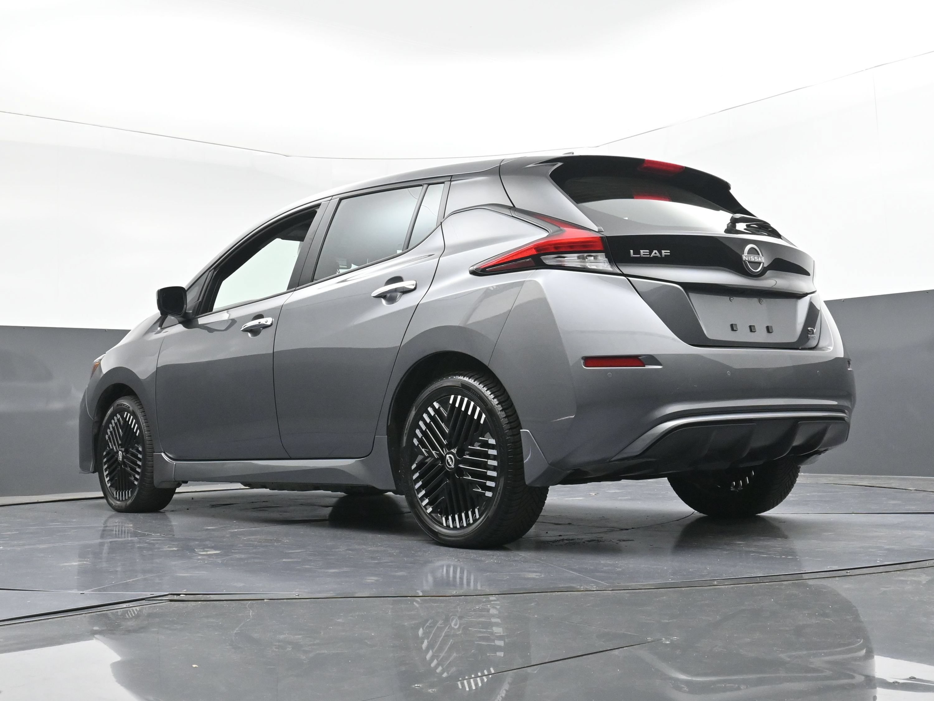 Used 2025 Nissan Leaf SV Plus FWD image 28