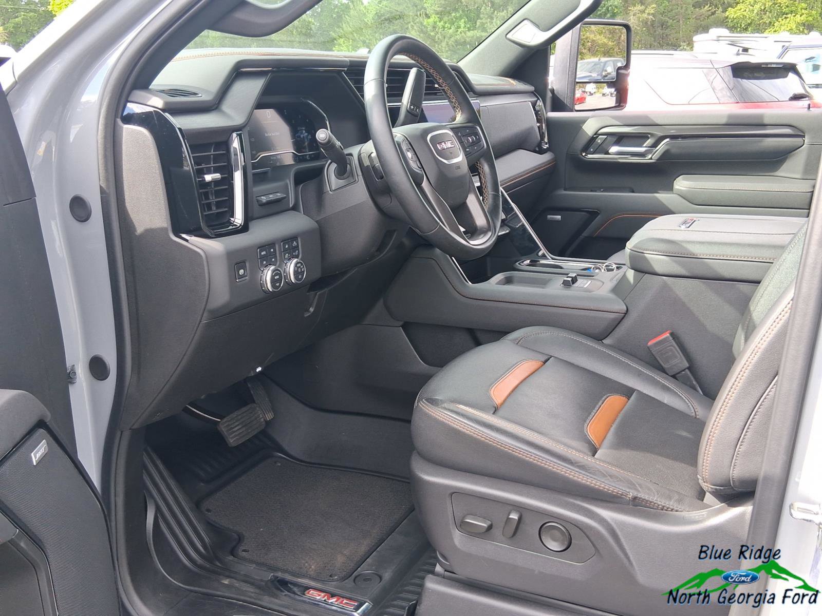 Used 2025 GMC Sierra 2500 AT4 w/ AT4 Premium Plus Package AWD/4WD image 11