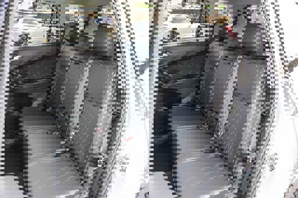 Used 2022 Volkswagen Tiguan SE w/ Panoramic Sunroof Package image 17