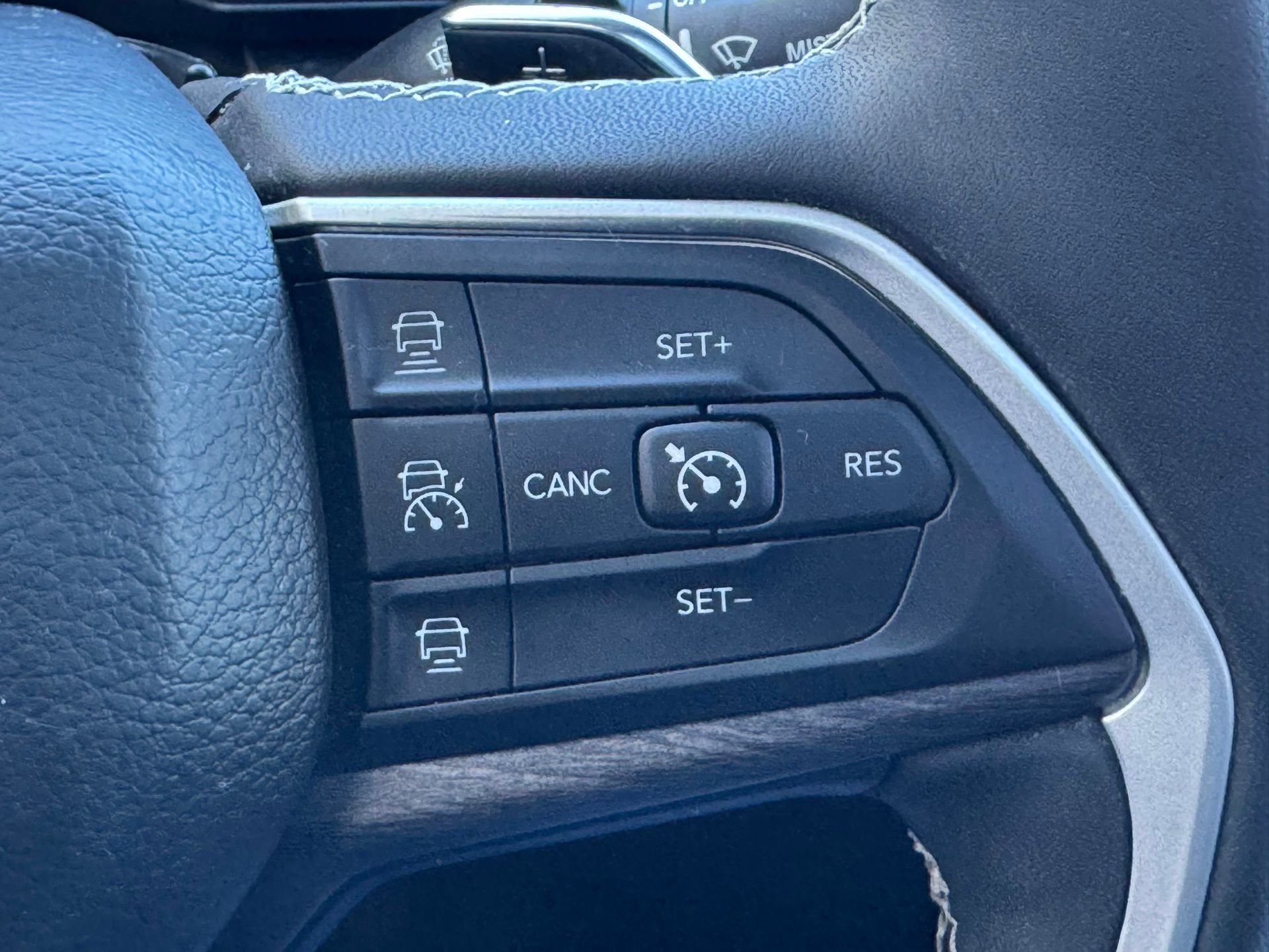 Used 2023 Jeep Grand Cherokee Limited image 21