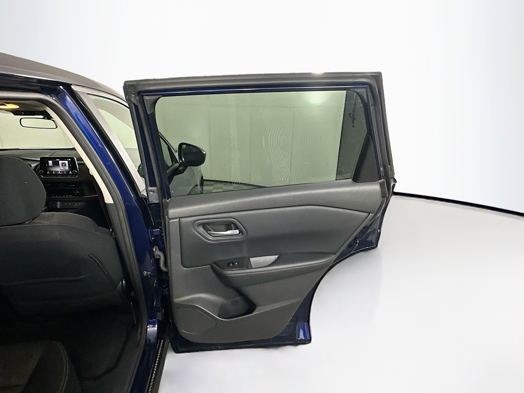 Used 2025 Nissan Rogue SV image 29