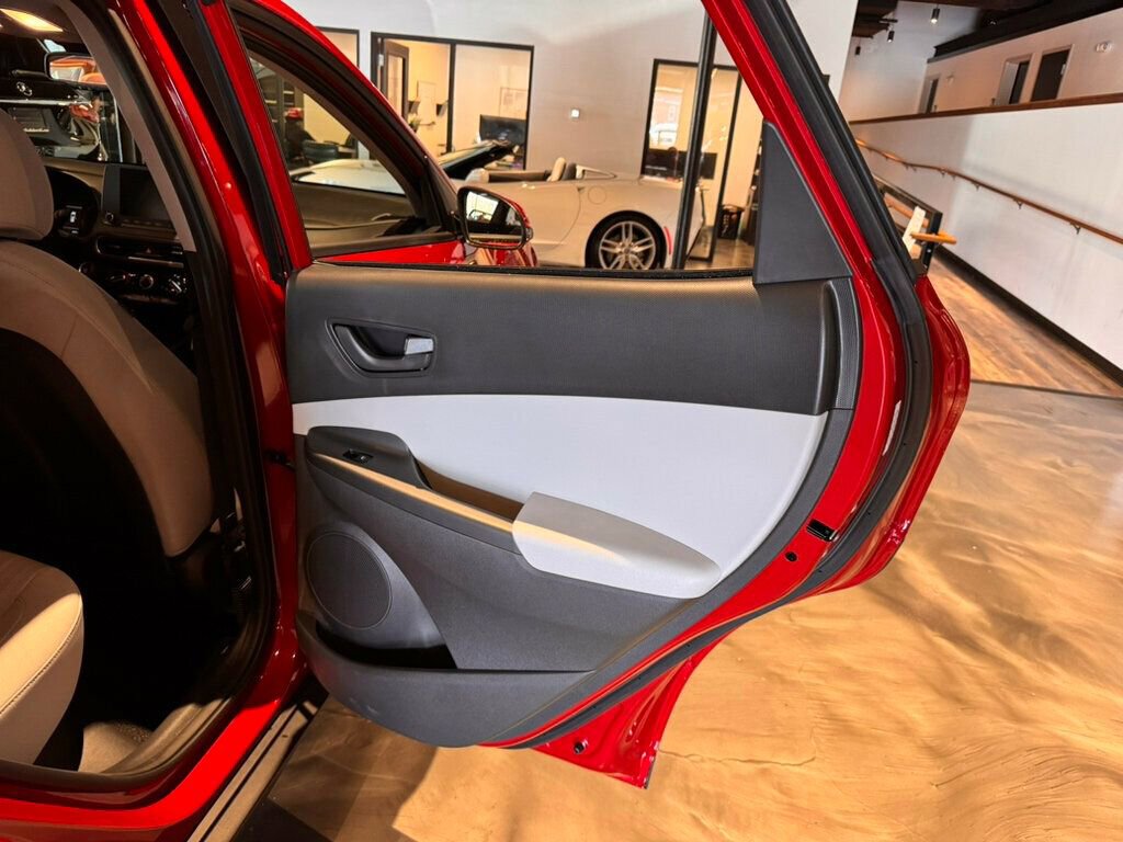 Used 2022 Hyundai Kona SEL image 21