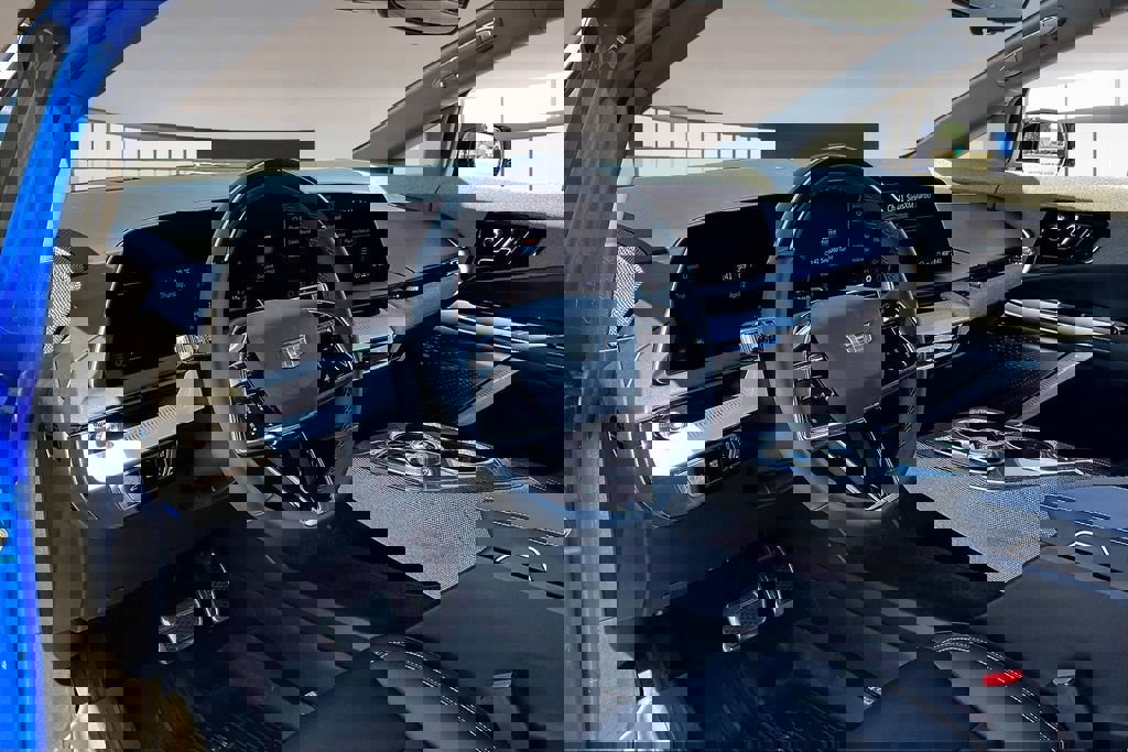 New 2026 Cadillac Optiq Luxury 1 image 6