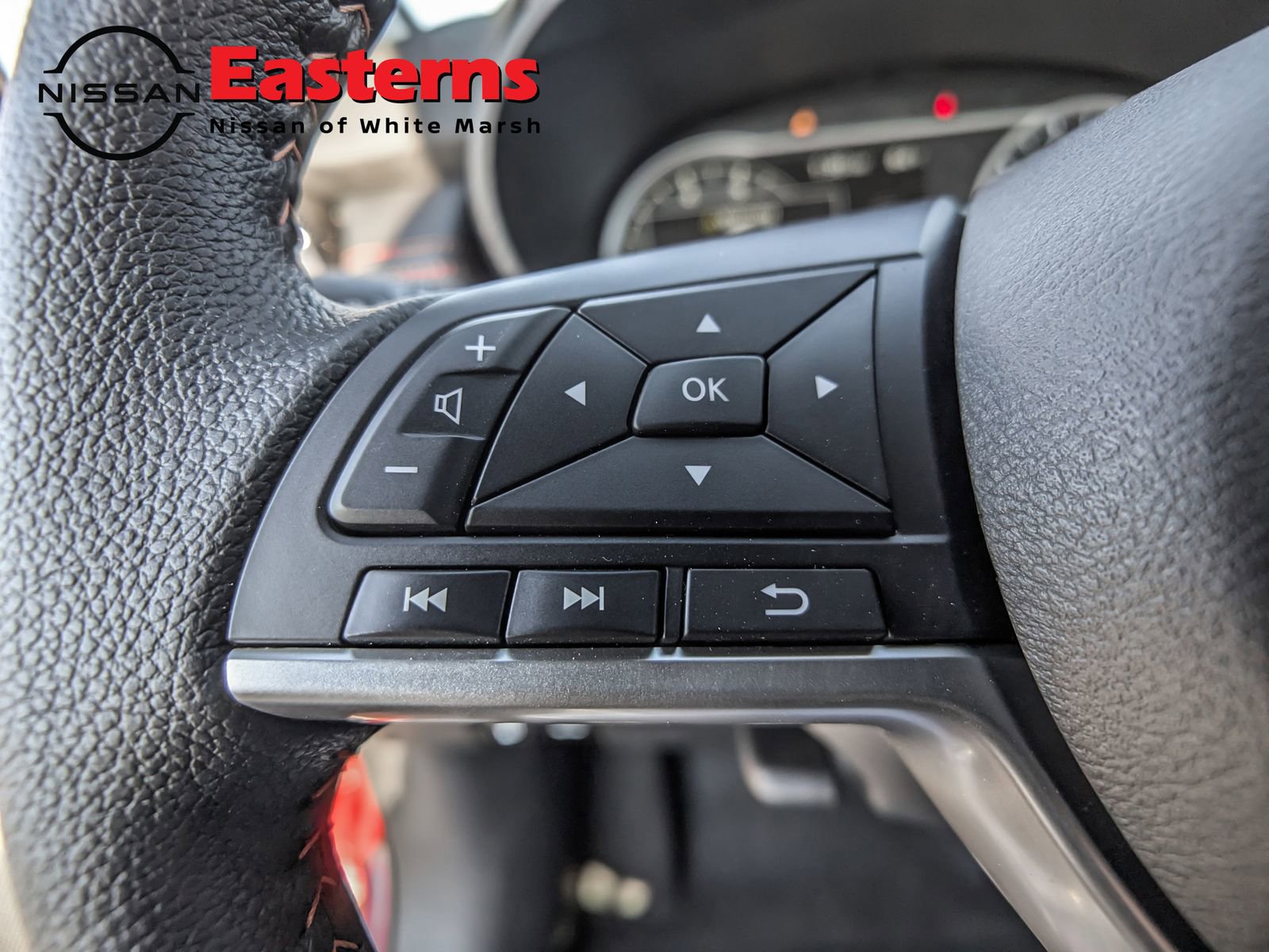 New 2025 Nissan Versa SR w/ Trunk Package image 17