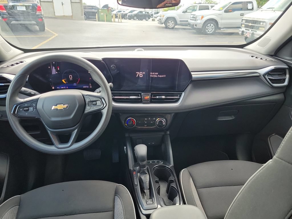 Used 2025 Chevrolet TrailBlazer LT AWD/4WD image 13