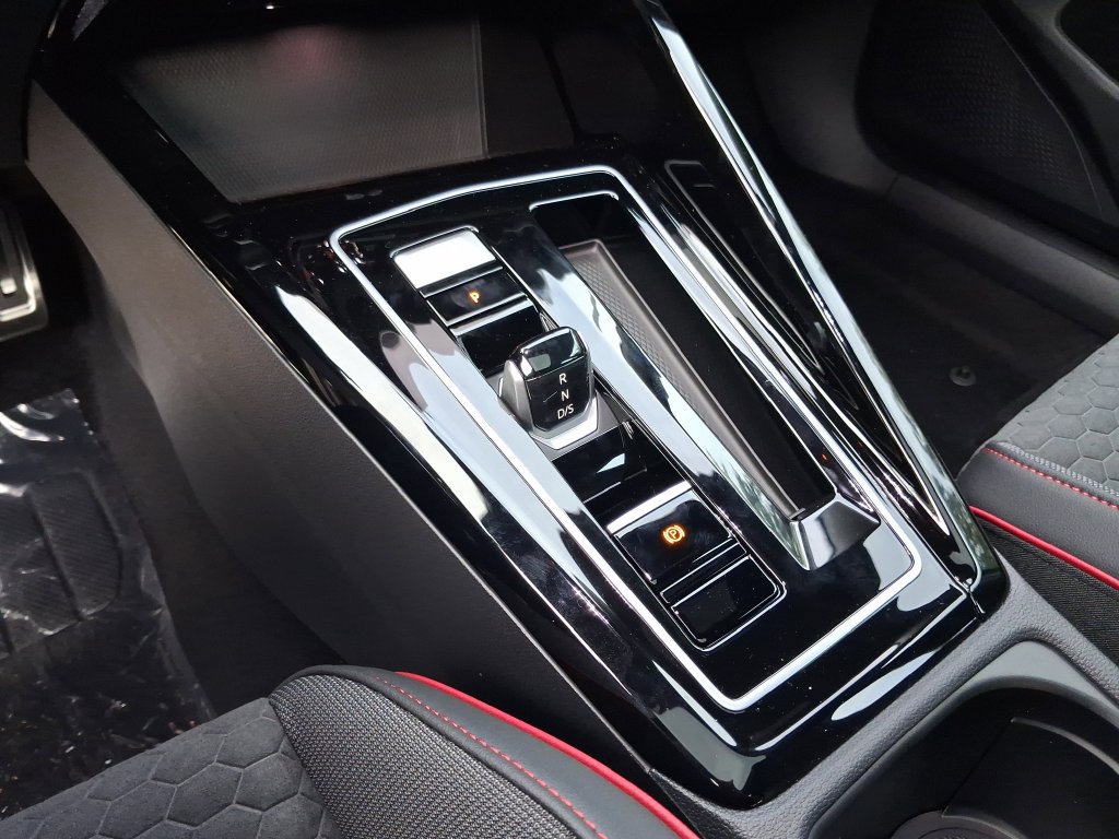 New 2026 Volkswagen GTI SE FWD image 10